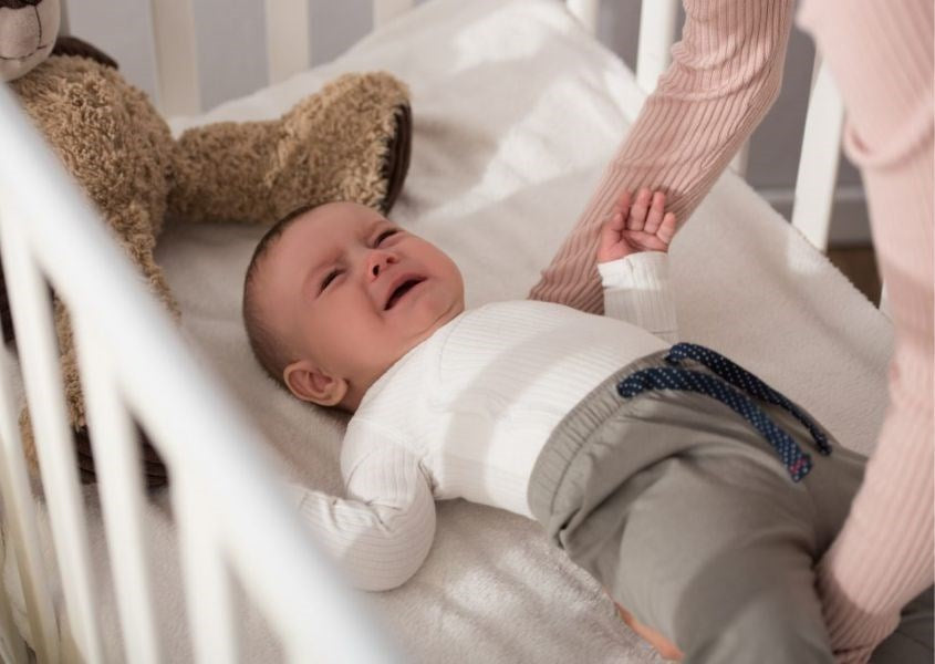 Trẻ Sơ Sinh Hay Khóc Đêm: Nguyên Nhân và Cách Xử Lý Hiệu Quả