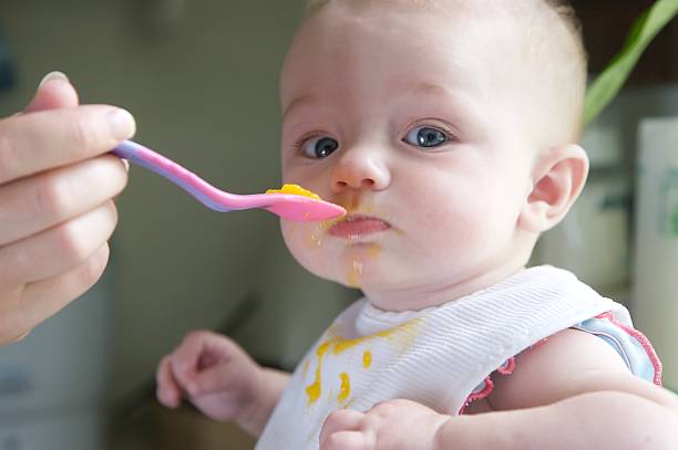 Bé ăn dặm – Làm sao để khơi gợi niềm hứng thú của bé?