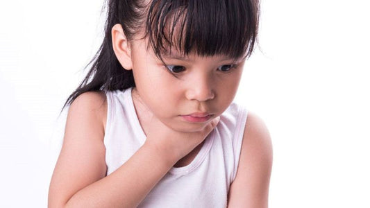 Sơ Cứu Khi Bé Bị Hóc Dị Vật: Dấu Hiệu Nhận Biết & Hướng Dẫn Xử Lý An Toàn Cho Mẹ