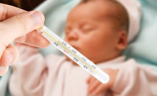 Chăm sóc trẻ bị sốt đúng cách tại nhà và những lưu ý quan trọng cha mẹ cần biết