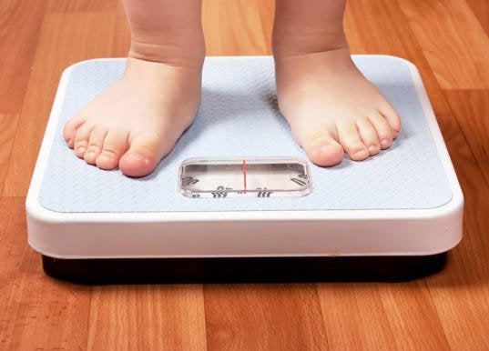 Bé chậm tăng cân phải làm sao? Nguyên nhân và cách cải thiện hiệu quả cho trẻ