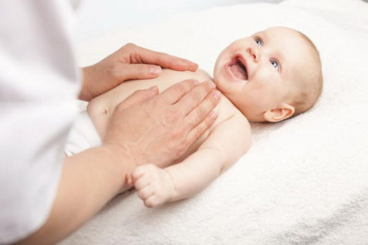 Mách mẹ 7 mẹo dân gian chữa đầy hơi cho trẻ sơ sinh hiệu quả