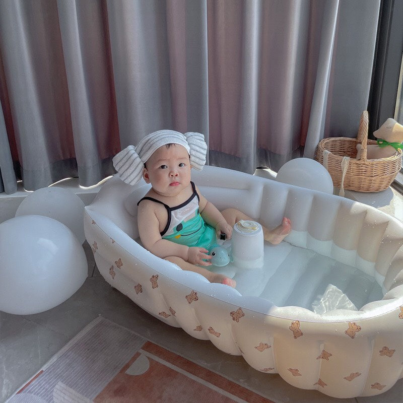 Tắm cho trẻ sơ sinh vào mùa hè đúng cách: 5 lưu ý quan trọng giúp bé luôn mát mẻ, khỏe mạnh